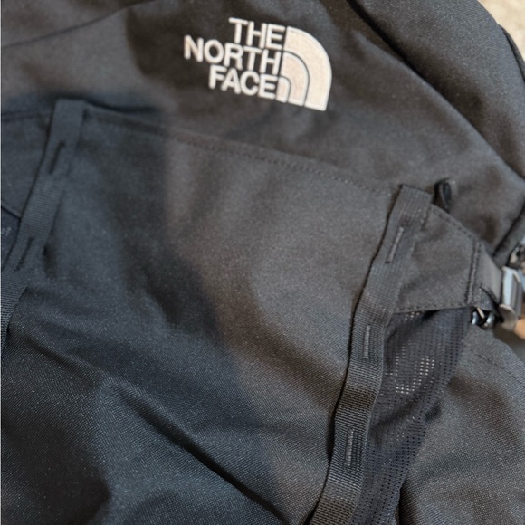 NWT - The North Face Pivoter Everyday Laptop Backpack - black , One Size - Picture 7 of 7